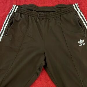 Men’s large Adidas original trefoil. Brown with white stripes.